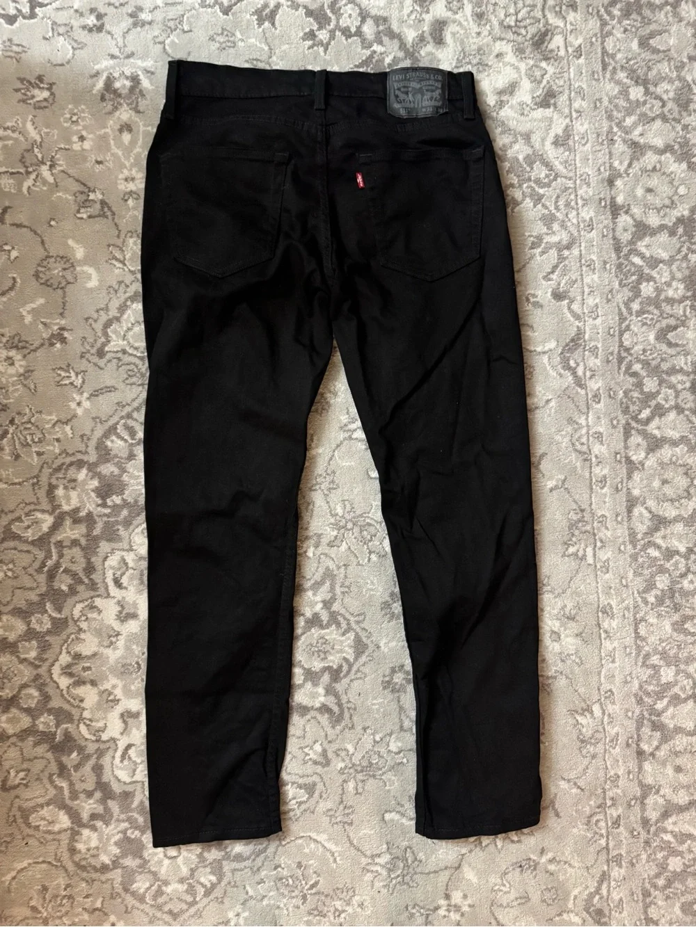 Levis slim straight